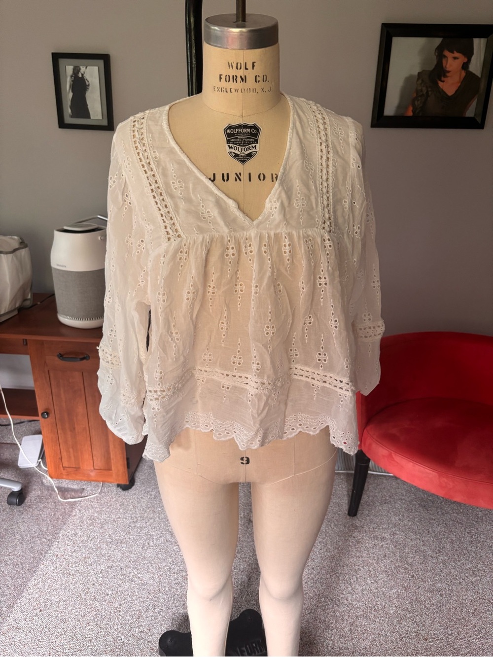 American Eagle Outfitters White Eyelet Peasant Blouse